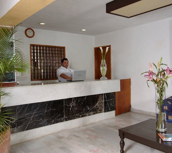 24 hours reception. Hotel Faranda Imperial Laguna Cancún Cancun