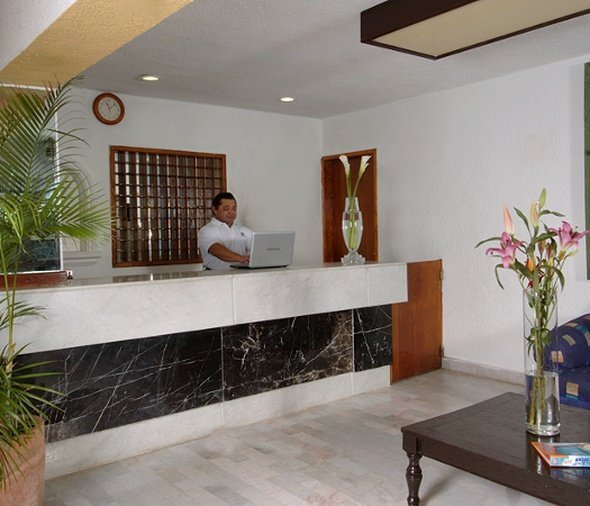 24 hours reception. Hotel Faranda Imperial Laguna Cancún Cancun