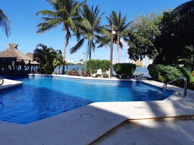 Outdoor swimming pool Hotel Faranda Imperial Laguna Cancún Cancun